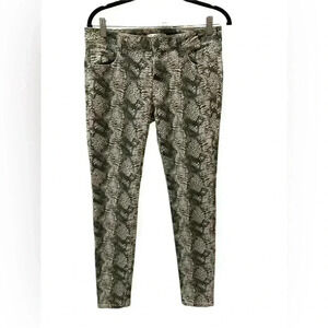- Cabi Snakeskin Look Jeans Size 4. Used in Good Condition.